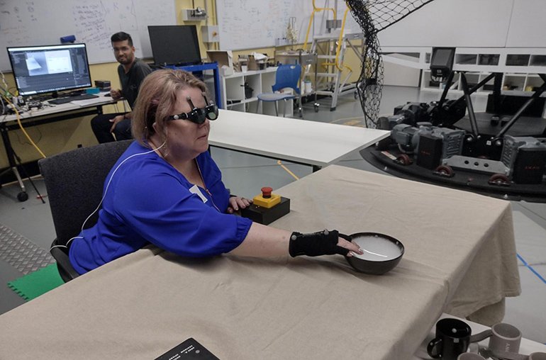 Glasses Provide Audible Prompts for Blind Wearers